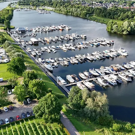 House Boat Ibiza ספינת מלון