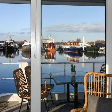 House Boat Ibiza Botel