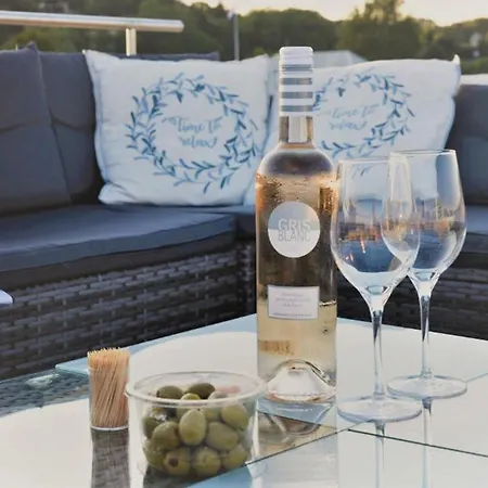 Botel House Boat Ibiza 4*