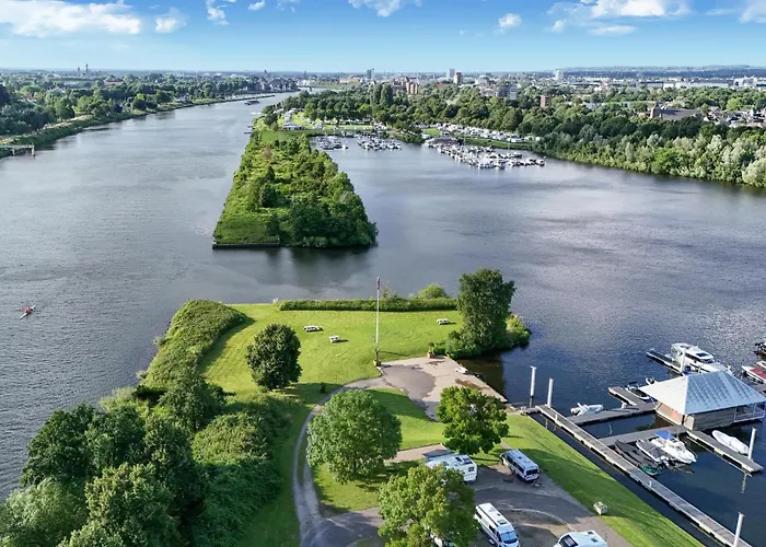 House Boat Ibiza 4* Maastricht