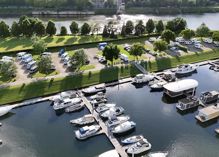 House Boat Ibiza Botel 4*